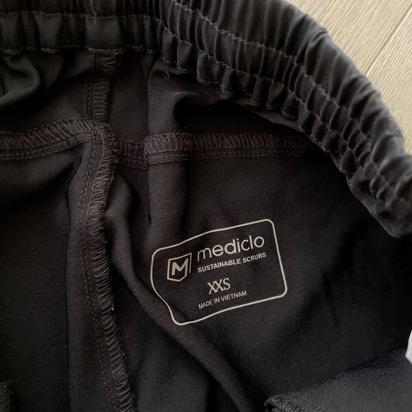 💝 Mediclo Tree Edition Black Scrub set Sal top Jura bottom XXS - Picture 5 of 8